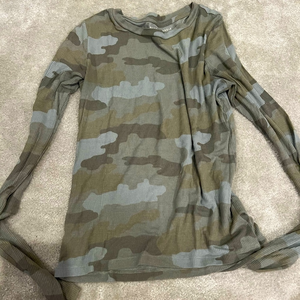Women camo tee
